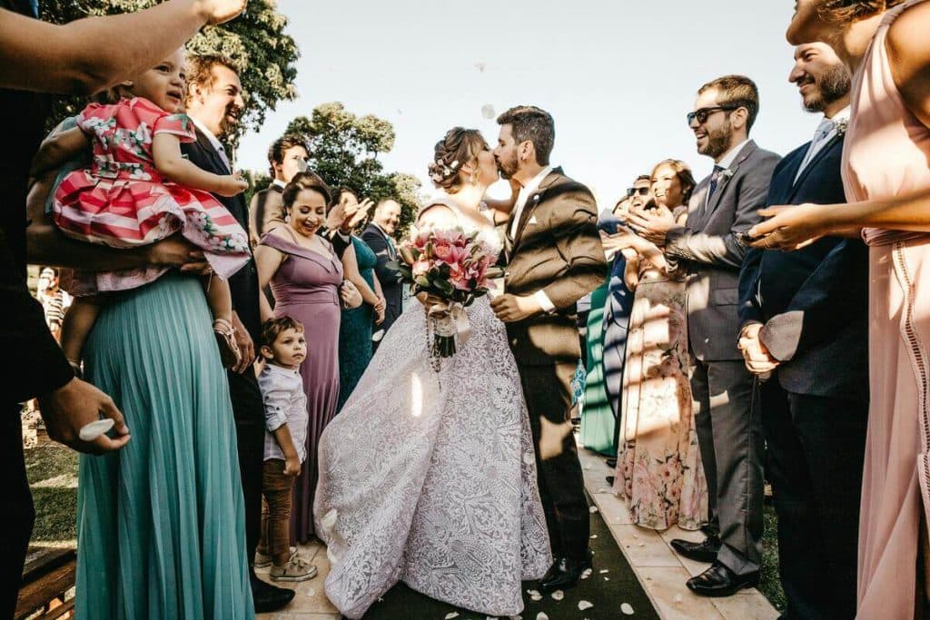 5 errores de vestimenta que debes evitar si eres invitado a una boda