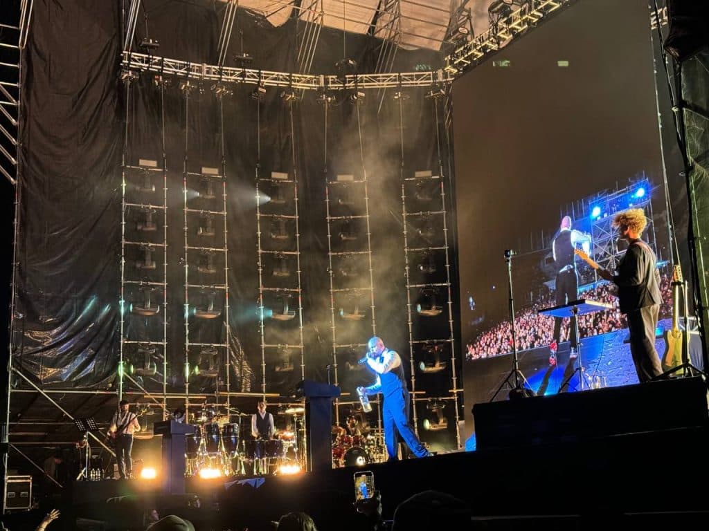 «Residente» puso a vibrar con su energía al público salvadoreño