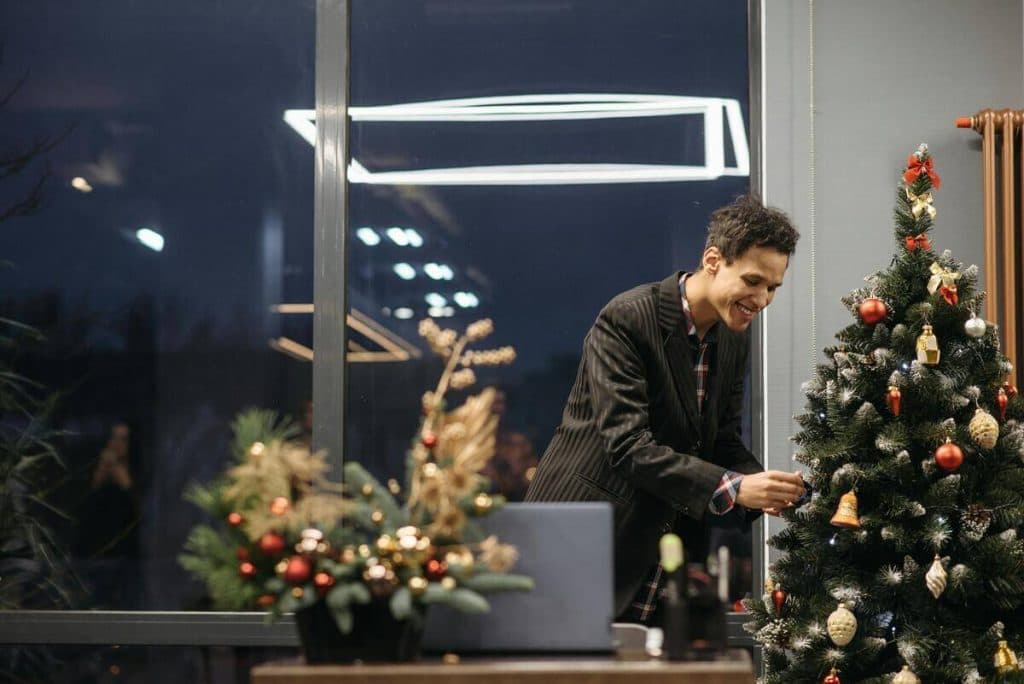10 Tips para decoración navideña en tu espacio de trabajo