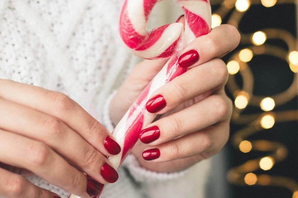 Top 5 de diseños de uñas navideñas en tendencia de este 2024