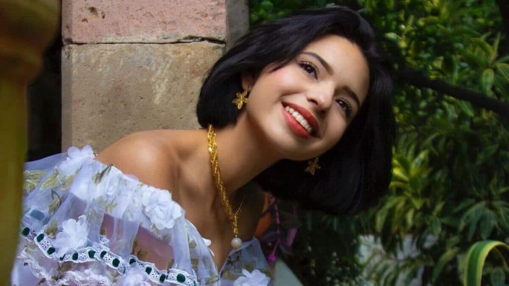Ángela Aguilar celebra su cumpleaños rodeada de detalles de Nodal
