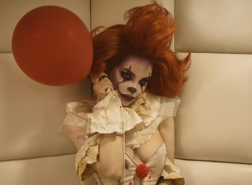Belinda sorprende con terroríficos disfraces en Halloween
