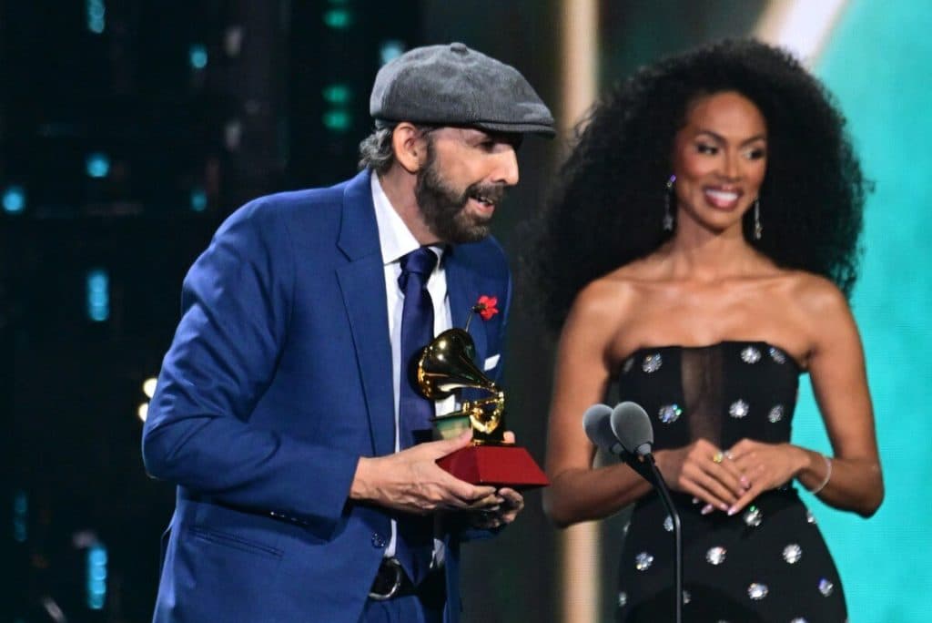 Juan Luis Guerra triunfa en los Latin Grammy