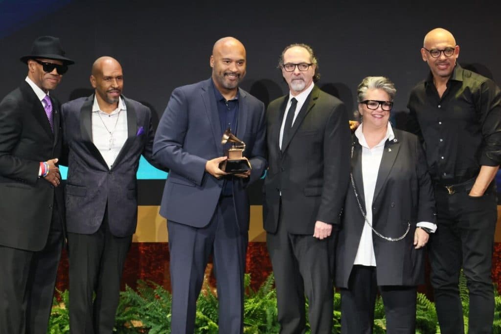 Momentos icónicos de los Grammy: curiosidades y recuerdos inolvidables