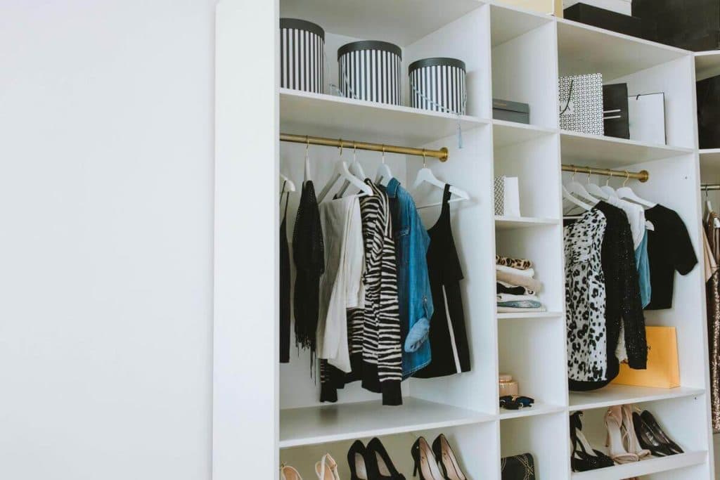 Organiza tu clóset después del viaje: Tips para mantenerlo funcional