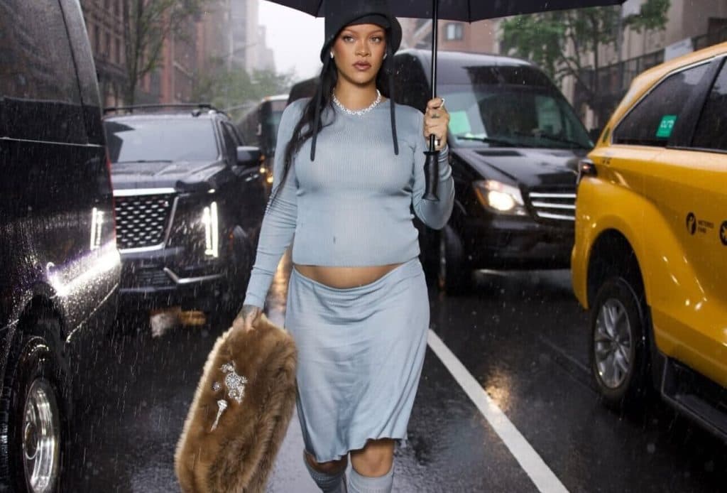 Rihanna deja a todos boquiabiertos en la Met Gala: espera su tercer hijo