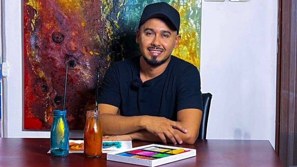 Jairo Dimas: el salvadoreño que destaca con el arte de sus manos
