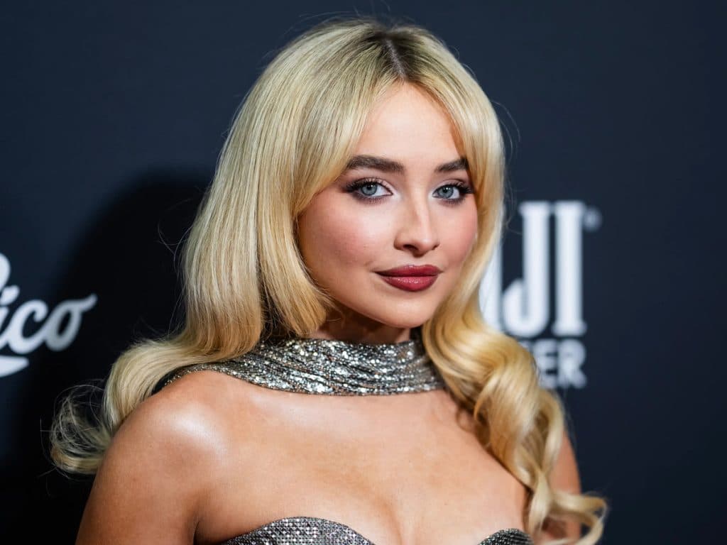 Sabrina Carpenter conquista con su sensualidad la portada de Rolling Stone