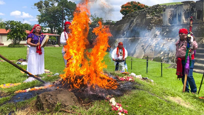 Ceremonias y rituales que mantienen viva la herencia maya en El Salvador