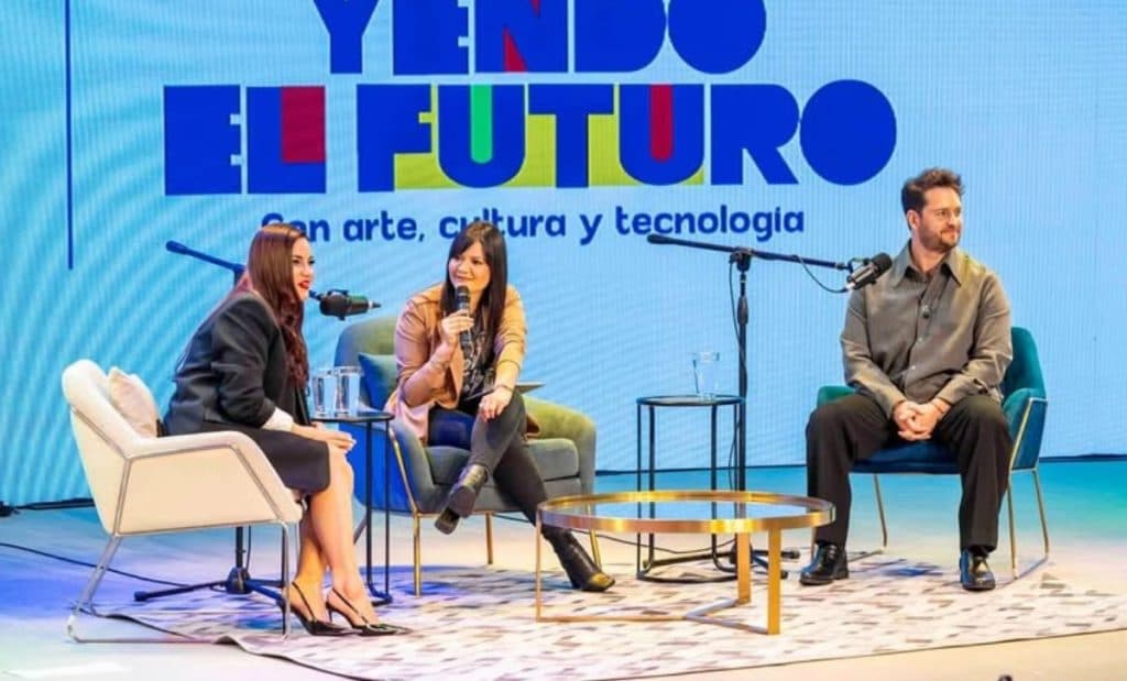 Maite Perroni y Christopher Uckermann inspiran a El Salvador con su charla creativa