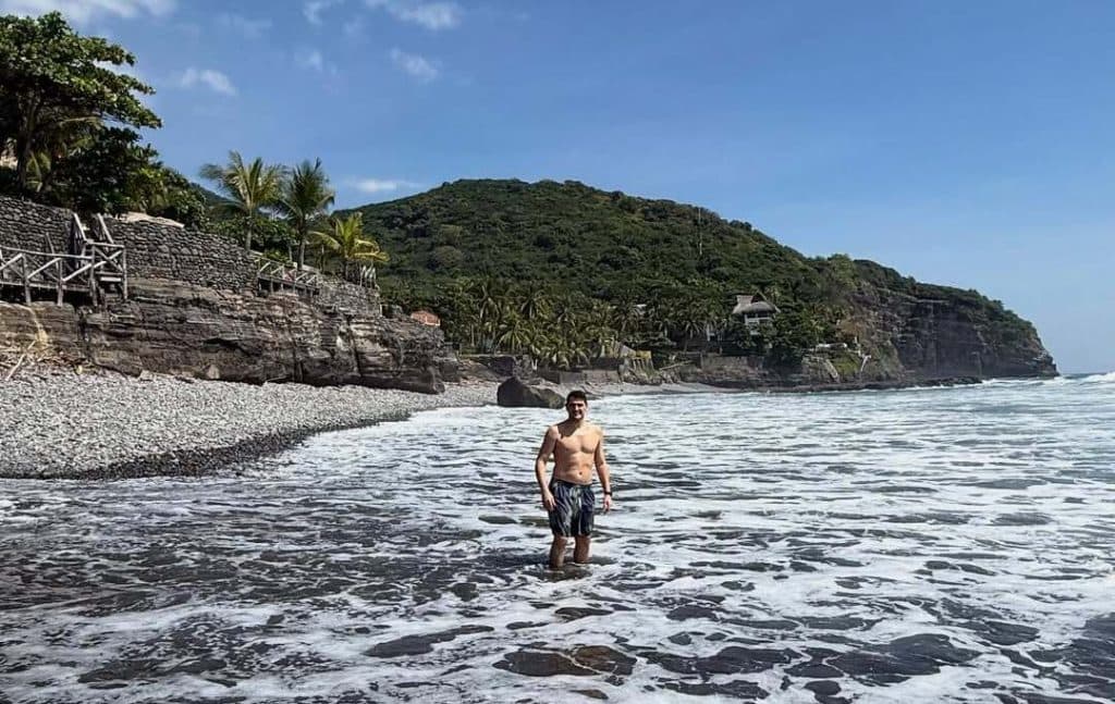 Iker Casillas recorre las playas de Surf City