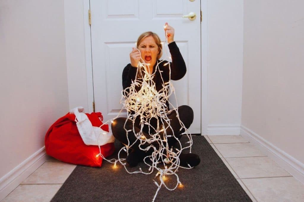 10 tips para desenredar sin estrés las luces del arbolito navideño