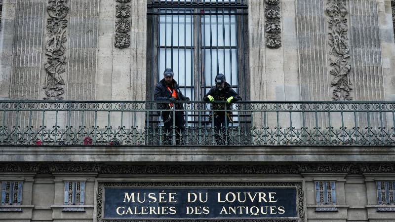 El Museo Louvre instala una reja en la ventana por la que entraron los ladrones