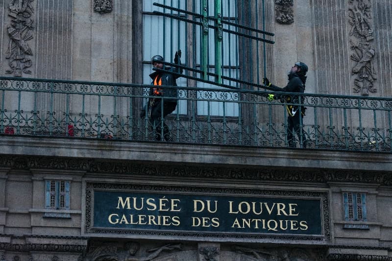 El robo del museo del Louvre en París será llevado a la pantalla