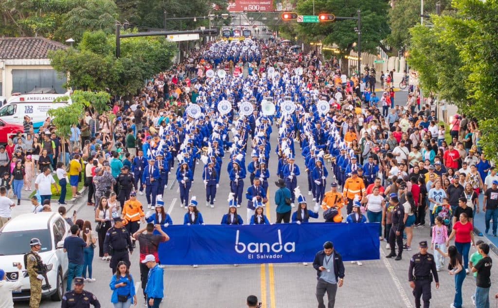 Así disfrutaron los salvadoreños el Desfile de Banda El Salvador