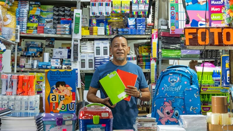 Estos son los precios de los útiles escolares en los mercados de San Salvador