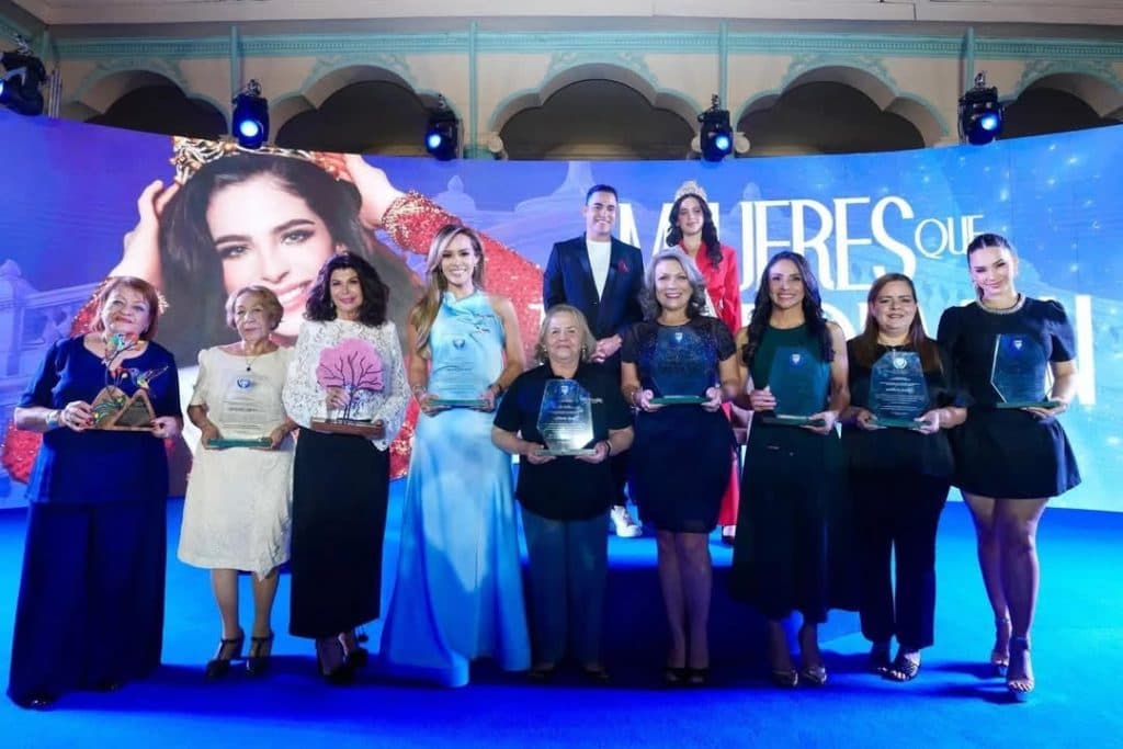 Salvadoreñas son galardonadas en Foro «Mujeres que transforman»