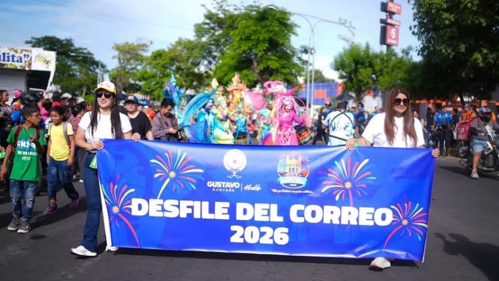Santa Ana inicia las Fiestas Julias con el tradicional Desfile del Correo