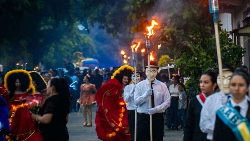 Suchitoto se ilumina este 14 de septiembre con el Desfile de las Antorchas