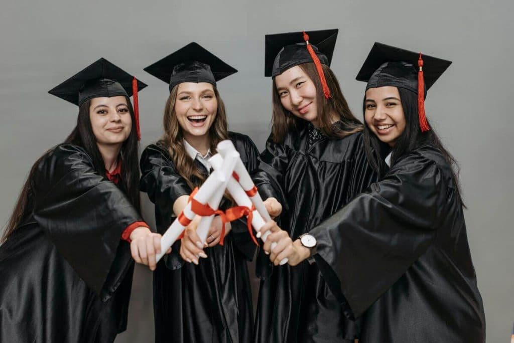 5 Consejos para preparar una cena de graduación sencilla y elegante