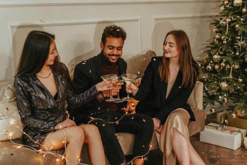 Tendencias de moda para brillar en la fiesta de Año Nuevo 2025