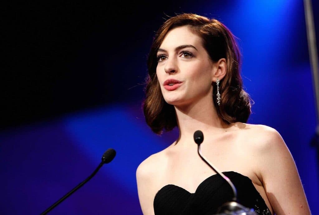 Anne Hathaway en portada de Vogue Francia