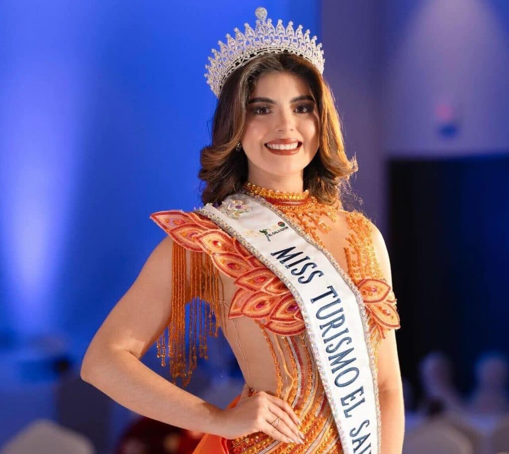 Carmen Villatoro, la nueva embajadora de turismo de El Salvador 2024
