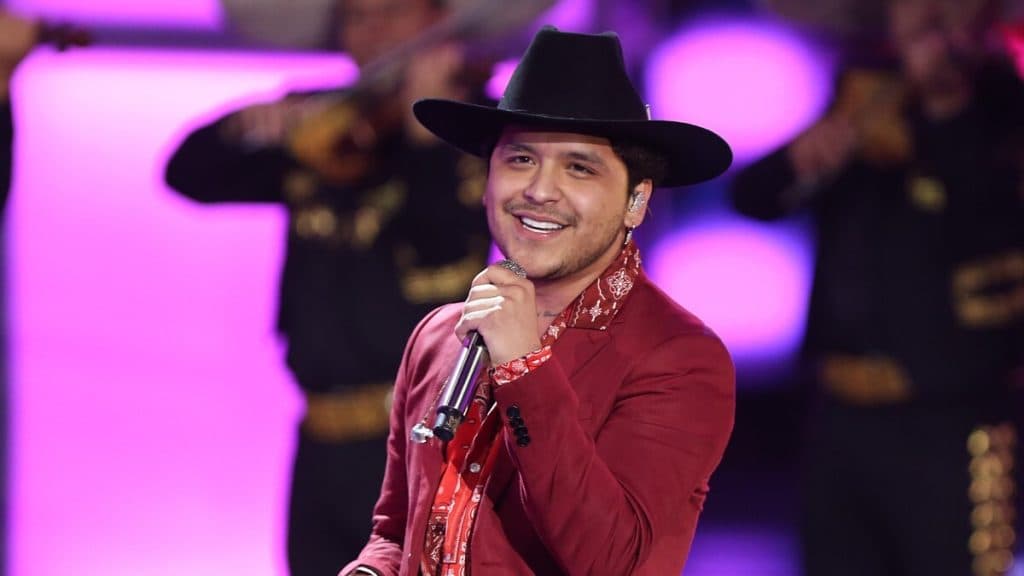 Christian Nodal dedica su nueva canción «Amé» a Ángela Aguilar