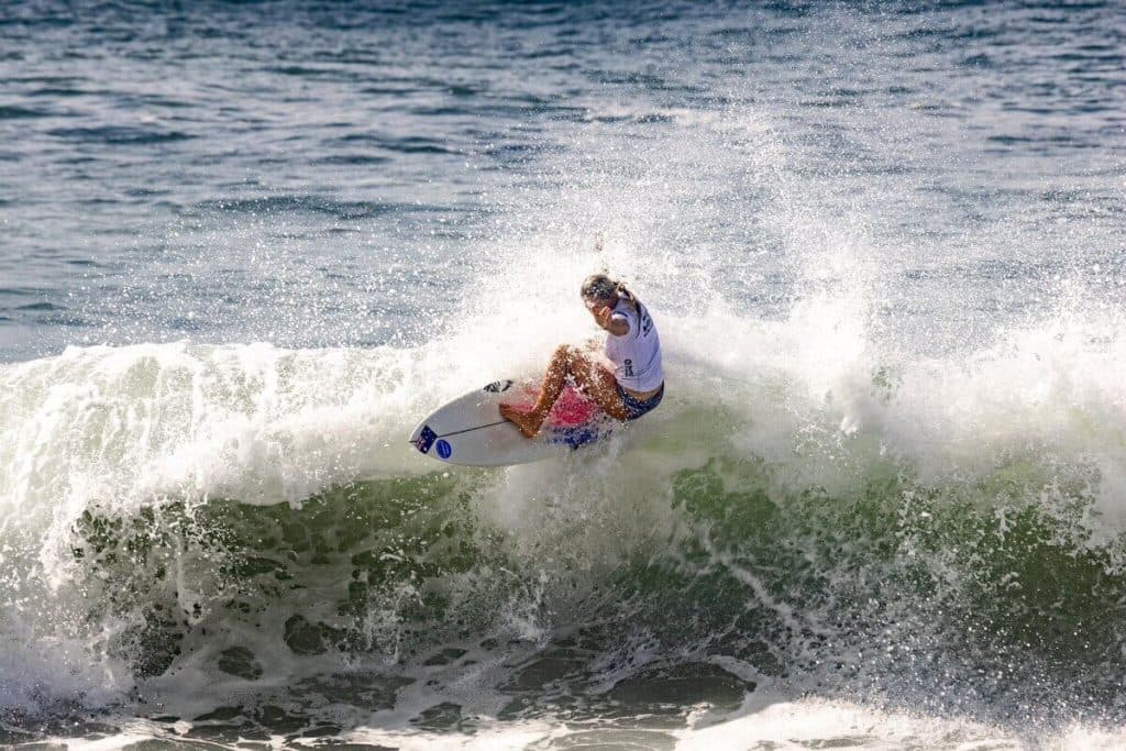 Leyendas del surf compiten en Isa World Master Surfing Championship