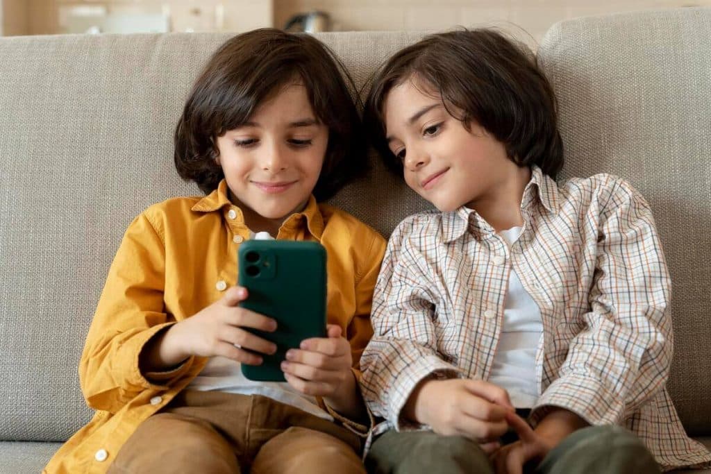 ¿Cuál es la edad apropiada para que los niños usen un celular?