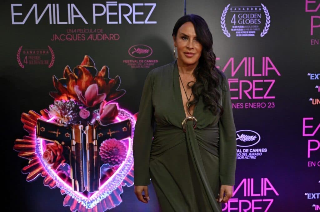 Anulan publicación de novela biográfica de Karla Sofía Gascón por sus tuits polémicos