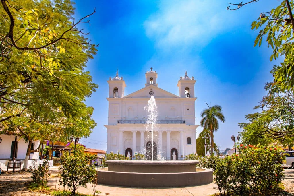 Suchitoto, un pueblo de estilo colonial que parece haberse detenido en el tiempo