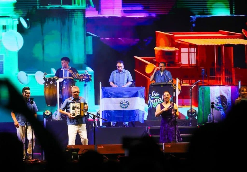 Los Ángeles Azules pusieron a bailar a los salvadoreños al ritmo de sus cumbias