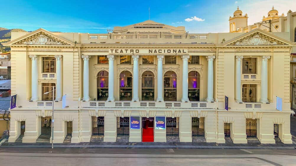 Adéntrate en la historia de los teatros de El Salvador