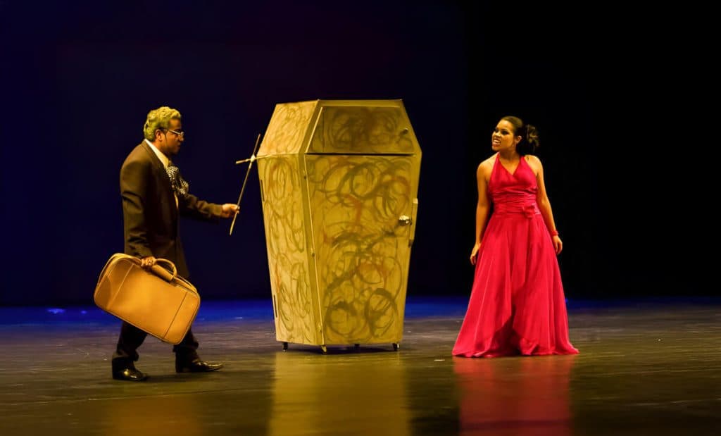 Christian García, el salvadoreño que impulsa el teatro juvenil en El Salvador