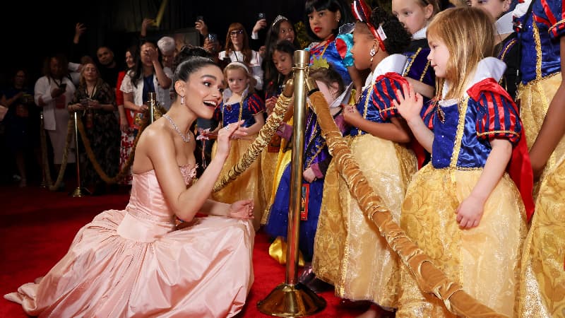 Disney estrena «Blanca Nieves» en Hollywood con discreción