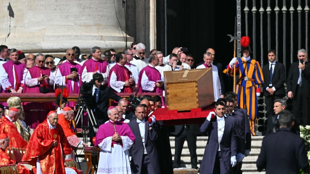 Miles de feligreses despiden con emotivo funeral a Francisco, el «papa de los pobres»