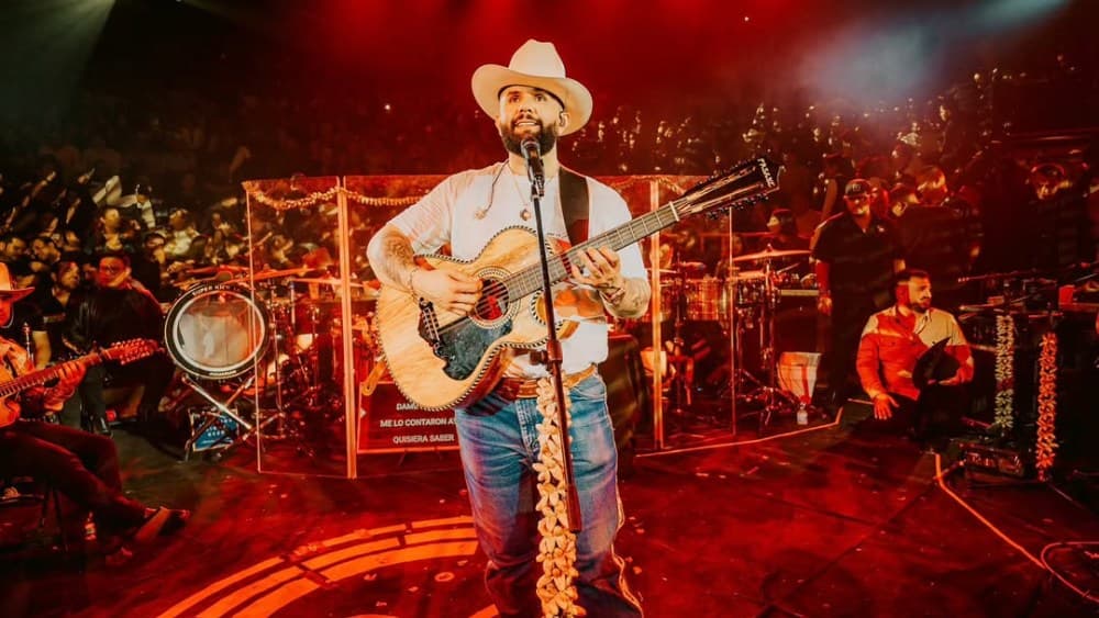 Carín León regresa a El Salvador con «Boca Chueca Tour 2025»