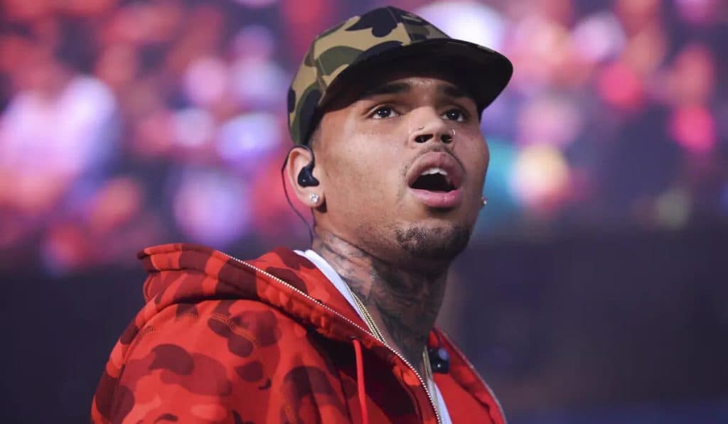 El cantante Chris Brown, acusado de agresión, liberado bajo fianza en Reino Unido
