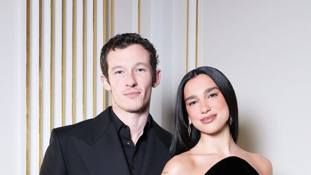 ¡Confirmado! Dua Lipa anuncia su compromiso con Callum Turner ¿Cuándo será la boda?