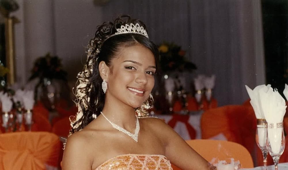 Con fotos inéditas, Karol G muestra a sus seguidores lo hermosa que lució en sus 15 años