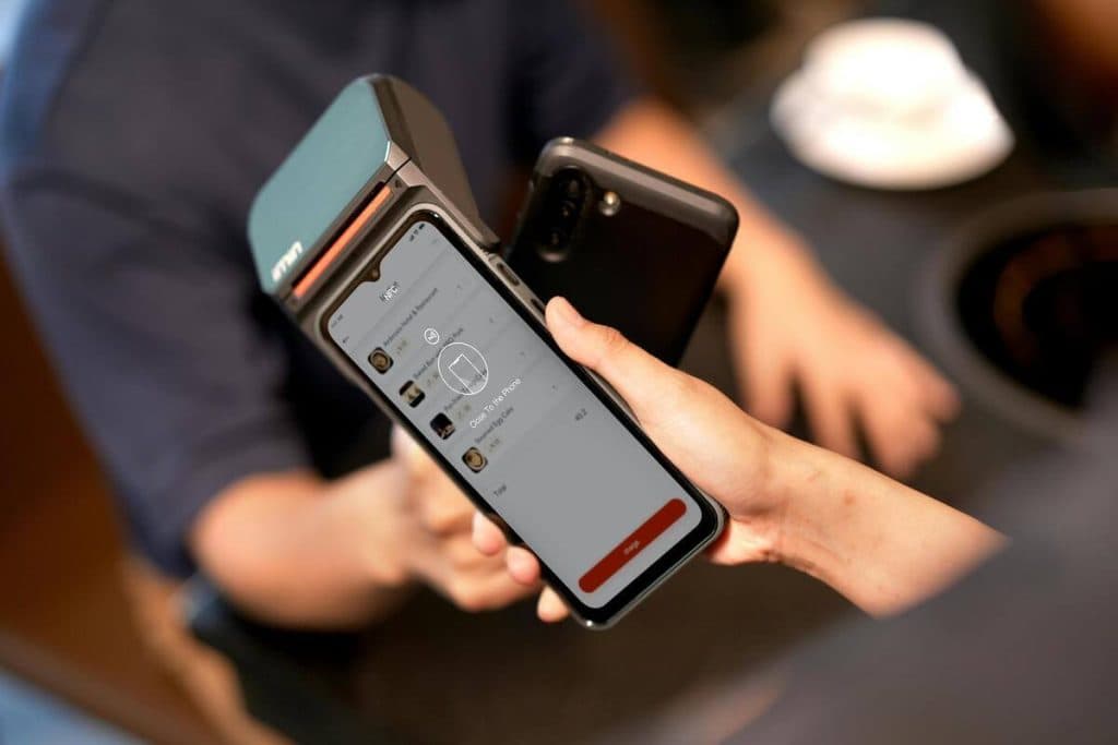 ¿Por qué no es seguro transferir dinero en una red WiFi pública?