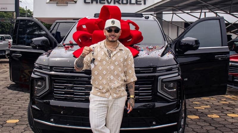 El Ricky presume su nueva y lujosa camioneta: ¿En cuánto está valorada?