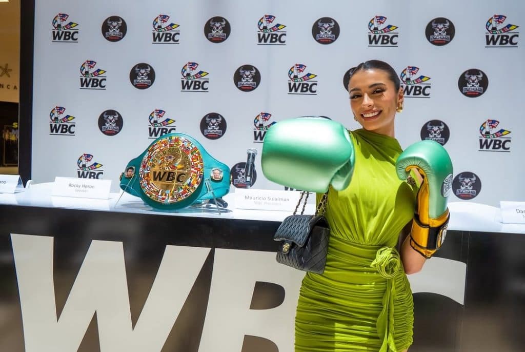 Andrea Aguilar, al ring como embajadora del primer evento mundial de boxeo en El Salvador