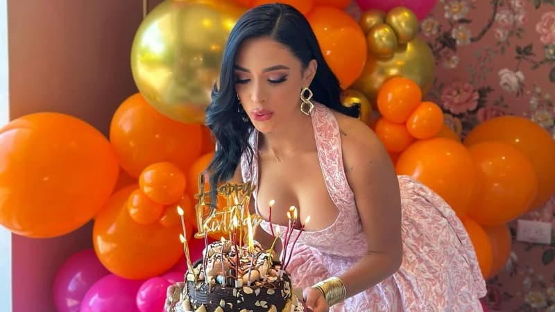 La salvadoreña Luciana Martínez celebra su precumpleaños rodeada de seres queridos
