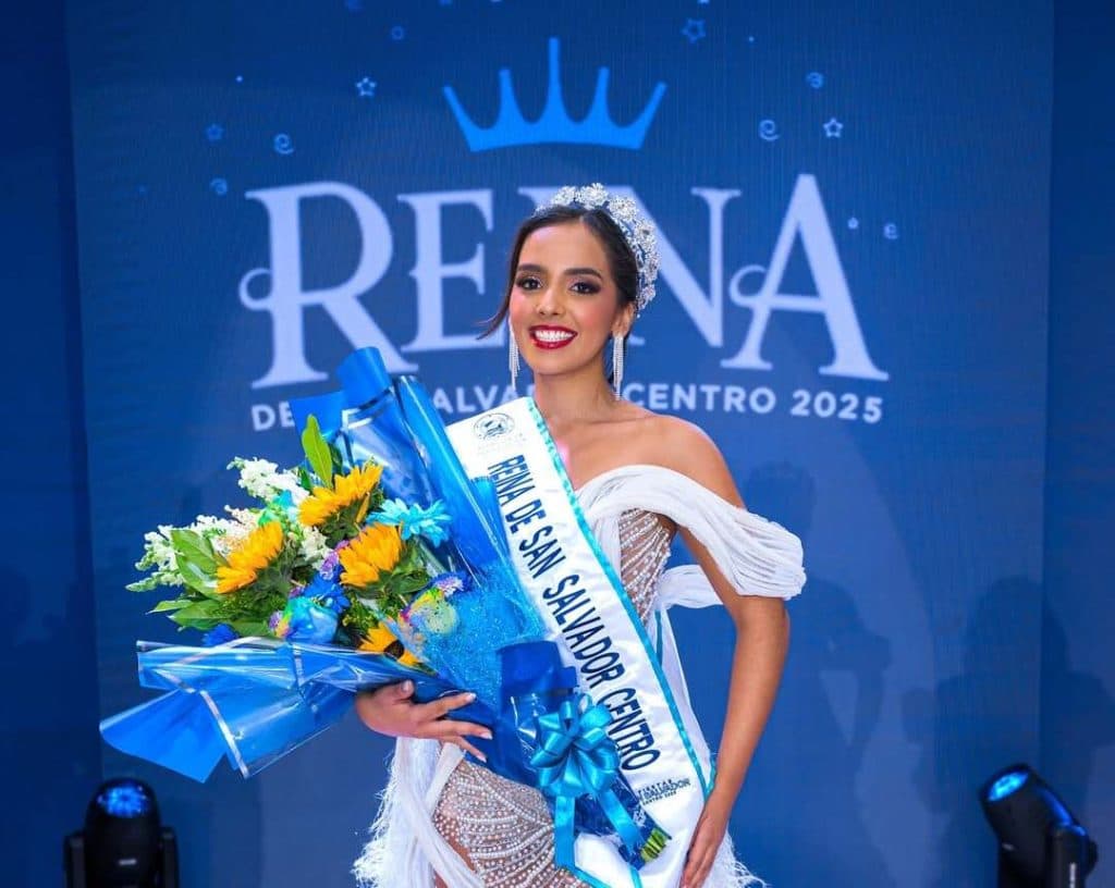 Daysi Galilea Yada se corona como la Reina de las Fiestas Agostinas