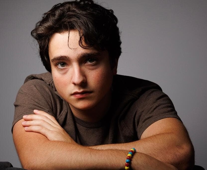 Alexander Garfin ya está en El Salvador para participar en la Comic Con 2025