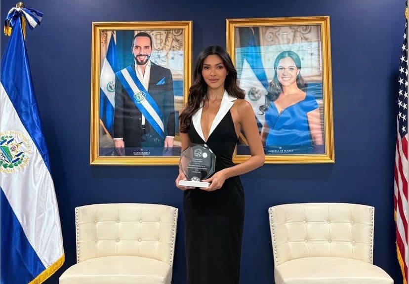 Fátima Cuéllar recibe reconocimiento por su aporte a la comunidad salvadoreña en Nueva York