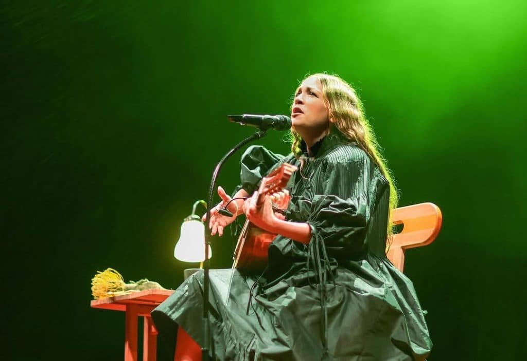 Natalia Lafourcade reprograma conciertos tras alerta médica en el embarazo