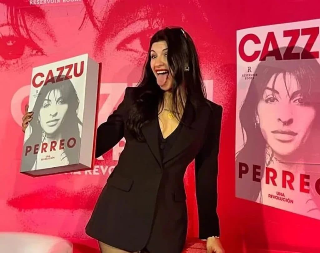 Cazzu recibe una calurosa bienvenida de sus fans mexicanos
